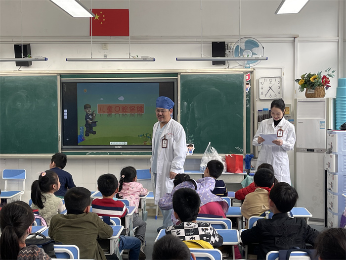 我院门诊党支部到滨湖路小学开展儿童口腔健康科普活动