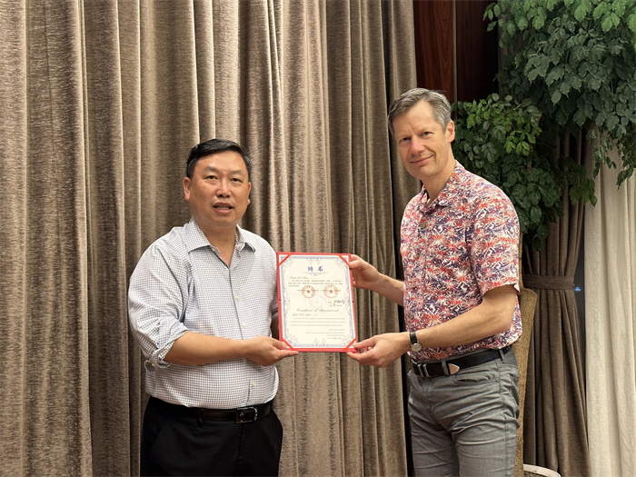 丹麦皇家科学院院士Daniel Otzen教授受聘为我院客座教授并莅临开展学术交流