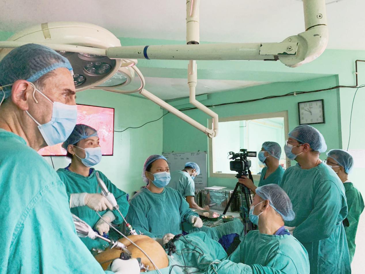 我院妇科二区况燕教授应邀在2023尼泊尔首届妇科腹腔镜手术会议上作手术演示和专题分享