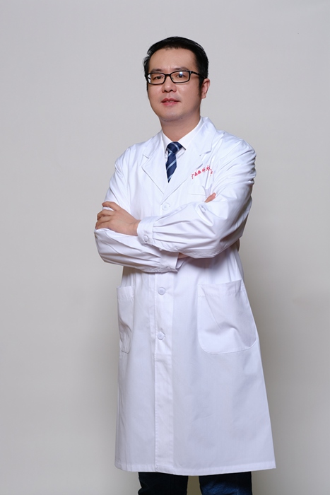 身边的榜样|林博杰、黄露影分别荣获广西医科大学2022年度“十佳青年岗位能手”“十佳团支部书记”荣誉