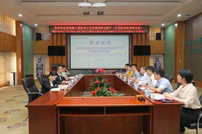 柬埔寨驻南宁总领事唐肃安一行到我院参观交流