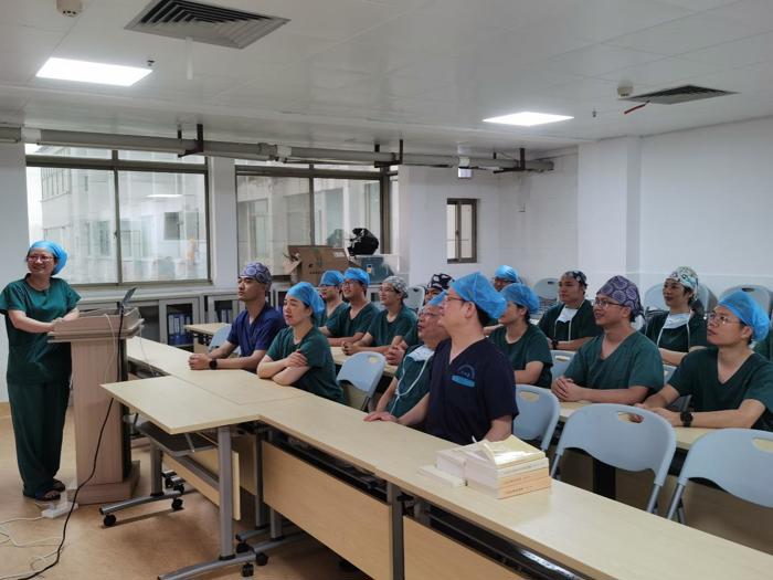 我院麻醉手术中心第二党支部联合广西医科大学附属武鸣医院麻醉手术科党支部开展主题党日活动