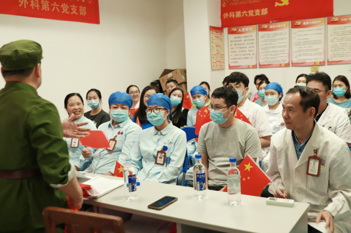 我院外科第六党支部邀请参战老兵李英连作先进事迹分享会