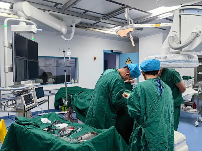 “心”起搏，“心”守护—— 东兴分院成功开展首例永久性心脏双腔起搏器植入术