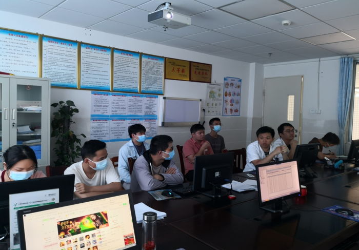 组团帮扶见成效 马山县人民医院临床技能明显提高