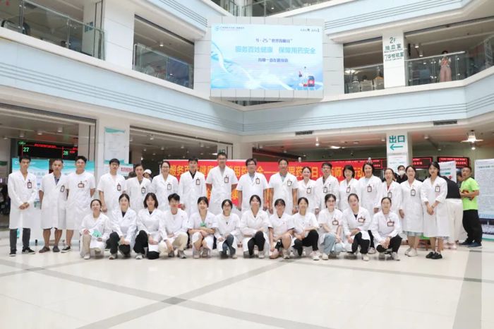 【图集】安全合理用药，药师在您身边丨药学部举行“世界药师日”义诊