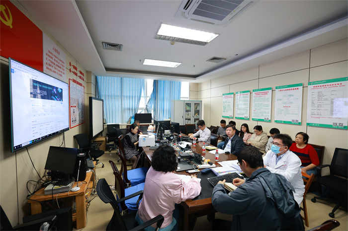 陈俊强院长带队到信息中心调研指导信息系统平台建设工作
