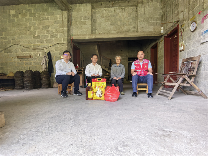 我院党委副书记赖铭裕到青龙村开展乡村振兴调研慰问活动