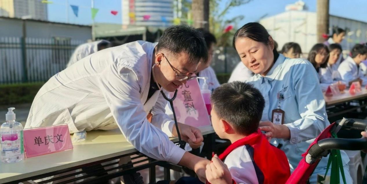 我院儿科第二党支部联合多个党团支部助力2024年南宁市“巾帼聚力，共创美好”关爱困境妇女儿童活动