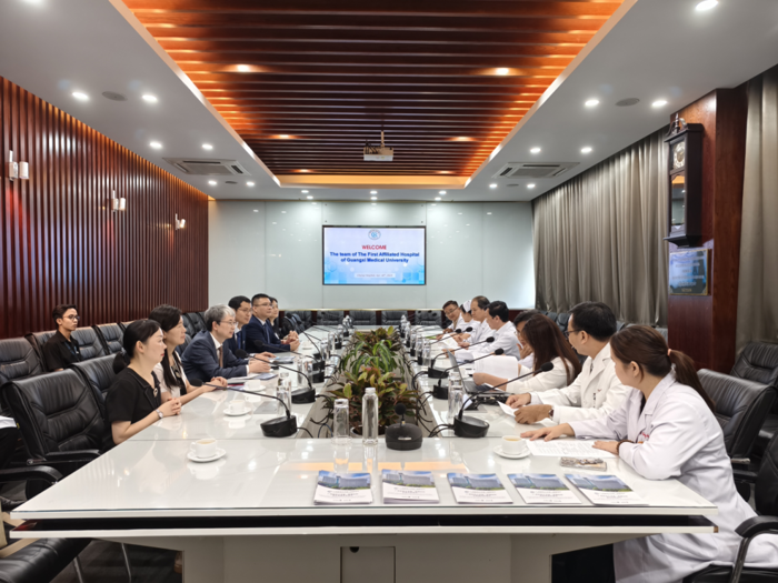 广西医科大一附院专家团赴越南大水镬医院参加国际学术交流年会