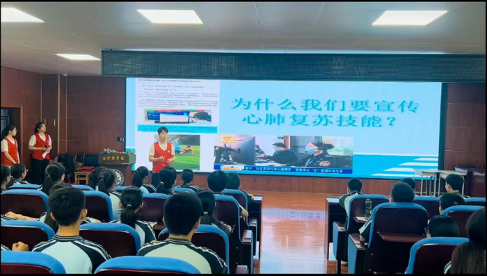 我院重症医学科党支部携手白沙路学校开展急救知识进校园活动