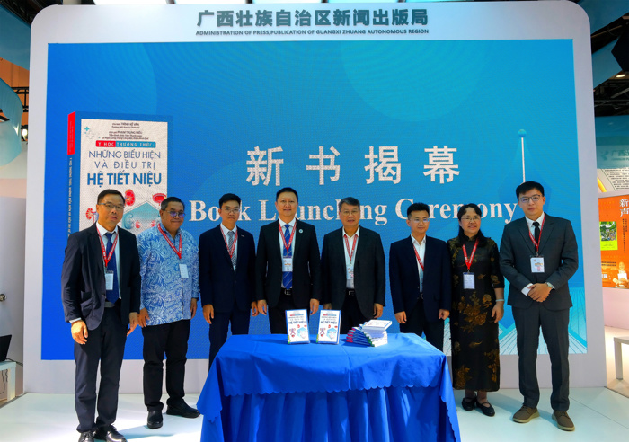 越南文版《泌语医谈》新书首发式在北京国际图书博览会举行