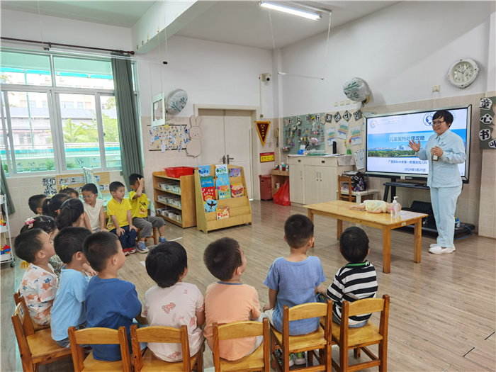 我院儿科三病区与广西医科大学附属幼儿园联合开展健康科普活动