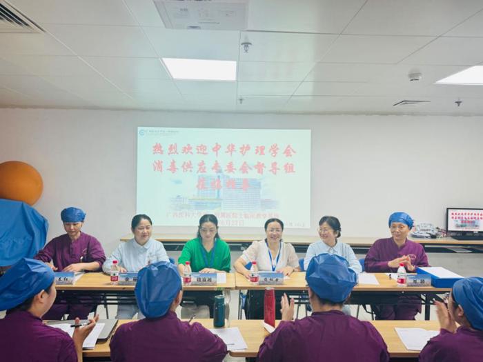 中华护理学会专家到我院督导消毒供应专科护士临床教学基地工作