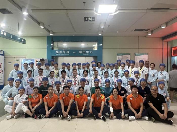 演练促实战｜我院开展交通伤批量伤员院前院内一体化创伤救治应急演练