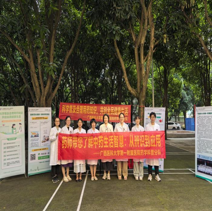 我院药学部开展合理用药进社区活动