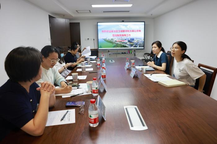 自治区卫生健康委体制改革处到我院就区直公立医院高质量发展示范项目展开调研