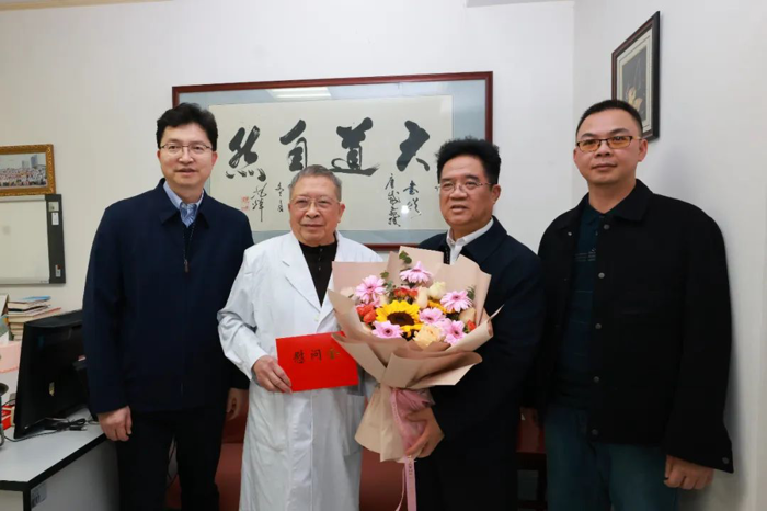 曾志羽校长慰问我院心血管内科老专家刘唐威教授