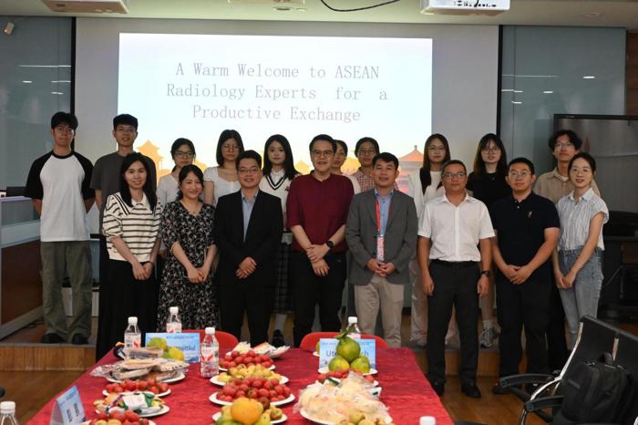 泰国清迈大学、越南河东综合医院代表团到广西医科大一附院参观交流