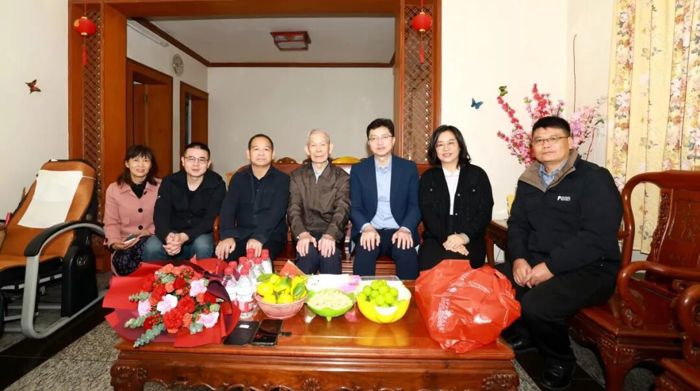 情暖重阳 致敬芳华|广西医科大一附院开展2025年重阳节走访慰问离退休职工活动