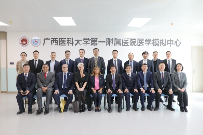 英国皇家外科学院（RCS）专家团莅临我院访问交流