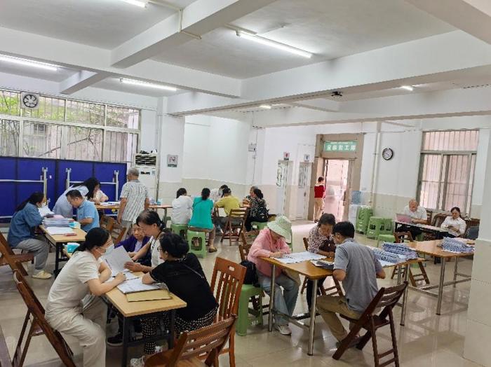 我院危旧房改住房改造项目二期还建住户签约工作顺利启动