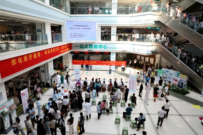 早筛早治，守护“生命腺” I 广西医科大学第一附属医院举行“国际甲状腺知识宣传周”义诊活动
