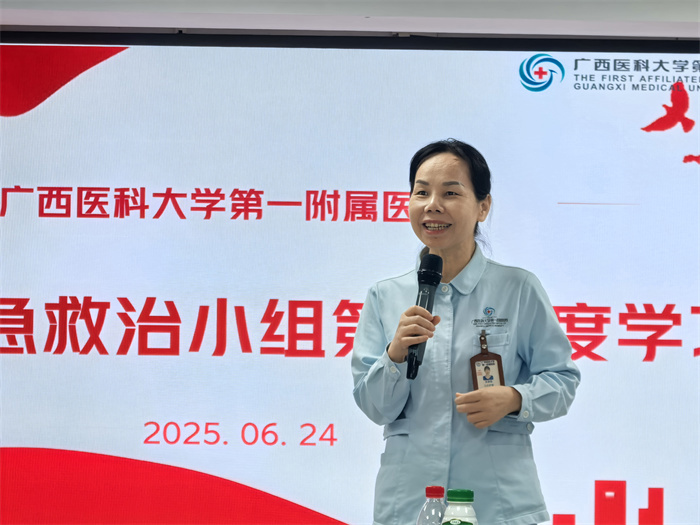 我院护理应急小组开展2025年第二季度“个人防护装备与洗消及简易担架制作”专题培训