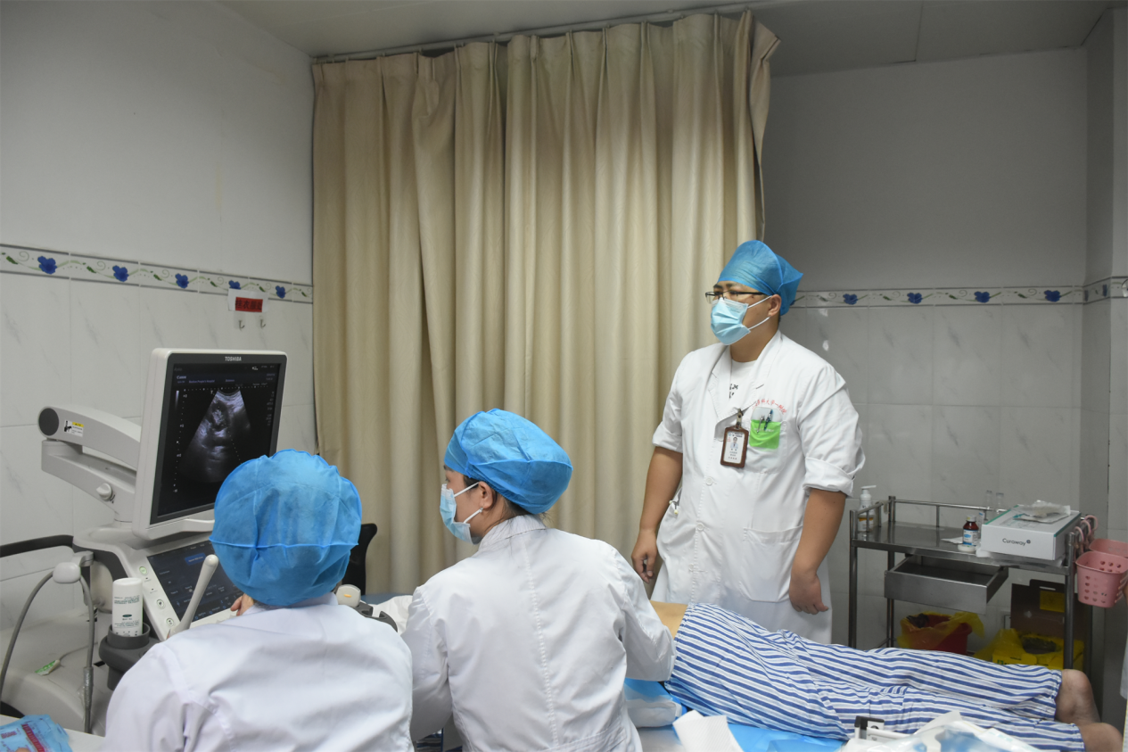 我院派驻对口支援马山县人民医院队员指导当地成功实施首例超声引导下肾脏穿刺活检术