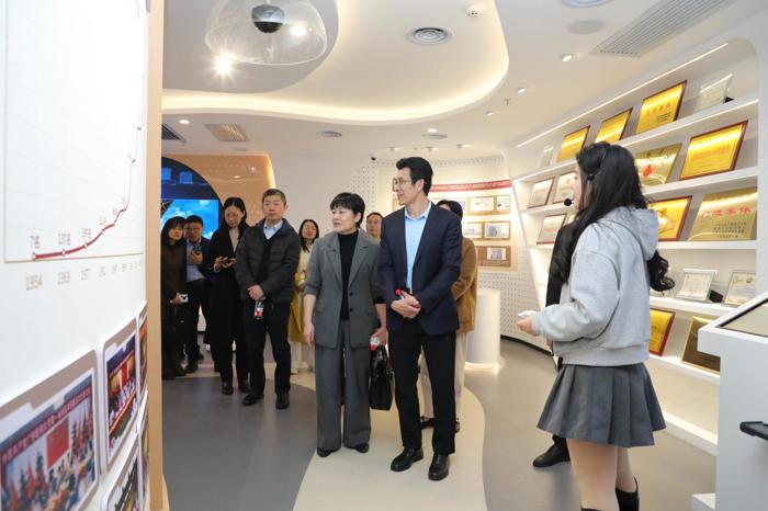 粤桂两省医院“手拉手”交流团到中国—东盟医疗保健合作中心（广西）参观交流