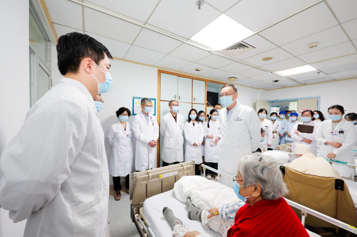 国内血液病顶尖专家、中国医学科学院血液病医院王建祥教授莅临我院交流指导