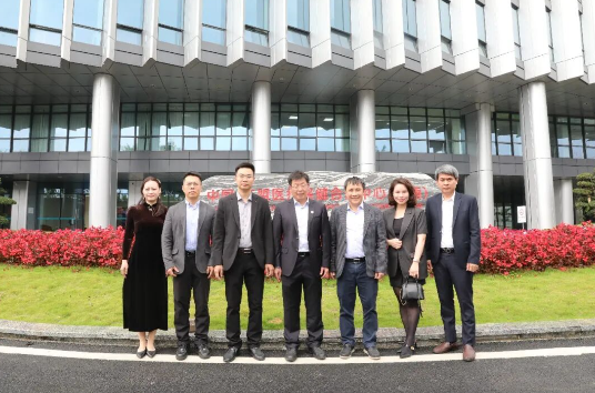 越南顺化中央医院莅临我院访问交流 共绘中越医疗合作新蓝图