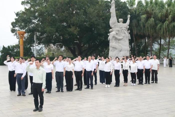 我院急诊科第一、第二党支部赴百色开展“传承红色基因·共筑急救防线”主题党日活动