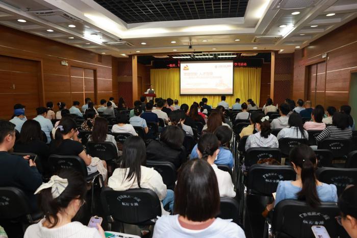 我院机关一、学科建设办、烧伤整形外科器官移植科、中医科、教务学工、内科学专业型研究生第二党支部等多支部联合开展专题党课学习活动